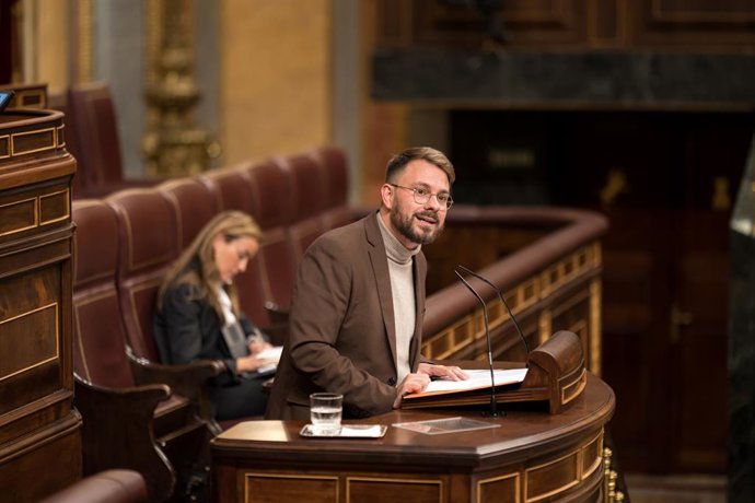 Archivo - Arquivo - O deputado do Compromís, Alberto Ibáñez, durante uma sessão plenária, no Congresso dos Deputados, em 26 de novembro de 2024, em Madri (Espanha).