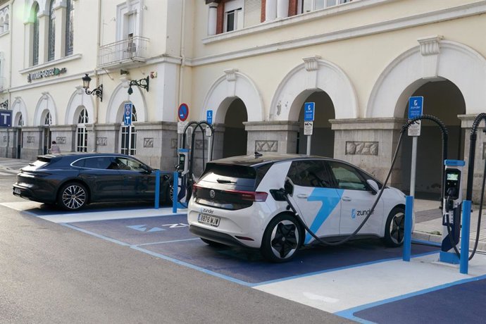 Ibilgailu elektrikoak kargatzeko guneak Gasteizen