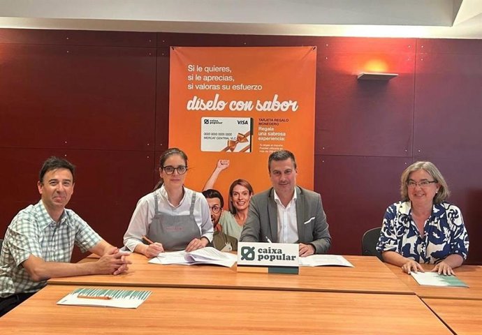 Representantes de Caixa Popular y del Mercado Central