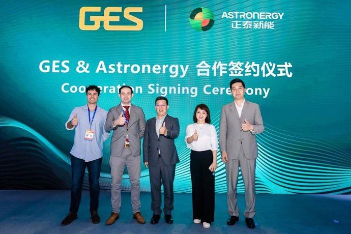 A group photo of GES representatives (two at the left) and Astronergy representatives after the signing ceremony at SNEC 2025, June 12, in Shanghai.