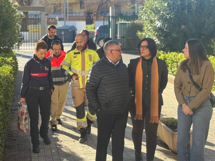 Imagen de archivo de la delegada de Desarrollo Educativo de la Junta en Granada, María José Martín, segunda por la derecha, junto al alcalde de Guadix, Jesús Lorente