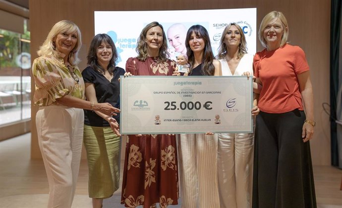 La Fundación Juegaterapia entrega 25.000 euros al GEIS para investigación sobre el sarcoma de Ewing
