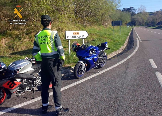La Guardia Civil formuló más de 100 denuncias en las últimas campañas de control de motos y transporte escolar