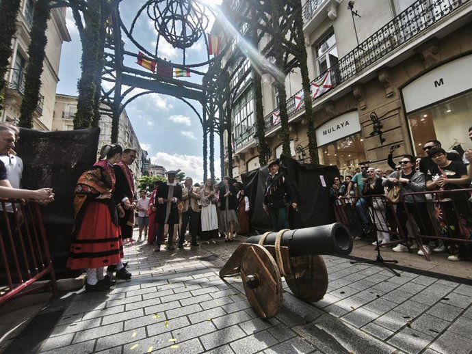 Un Bando Popular, un cañonazo simbólico y un desfile renacentista abren las fiestas de San Bernabé, patrono de Logroño