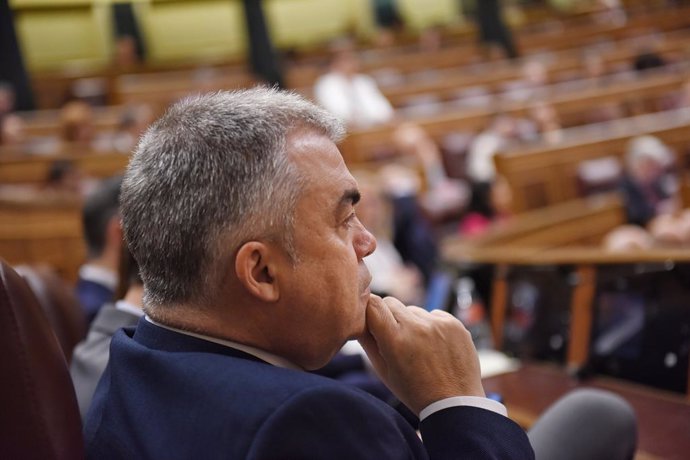 El secretario de Organización del PSOE, Santos Cerdán, durante una sesión de control al Gobierno, en el Congreso de los Diputados, a 21 de mayo de 2025, en Madrid (España). Durante la sesión de control, los grupos parlamentarios PP y VOX, han preguntado a