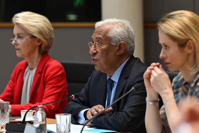 Archivo - Arquivo - A Presidente da Comissão Europeia, Ursula von der Leyen, o Presidente do Conselho, Antonio Costa, e a Alta Representante, Kaja Kallas, durante uma videoconferência com países da UE com ideias semelhantes, em março.