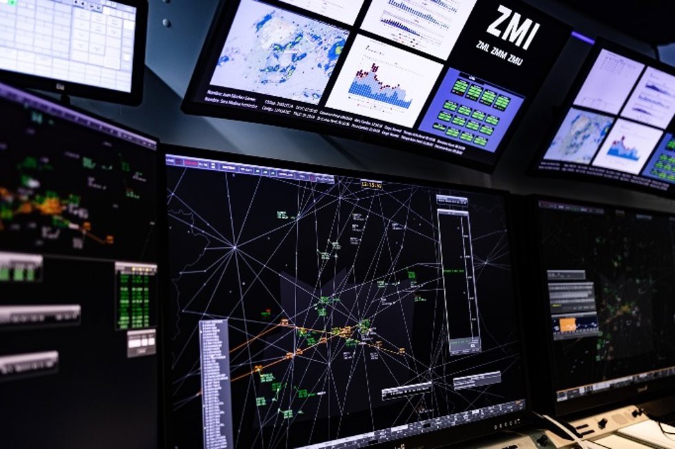 Archivo - Enaire adjudica la nueva posición de control iFOCUCS para sus centros en Madrid, Sevilla y Palma por 32 millones.