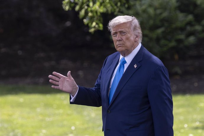 June 6, 2025, Washington, District Of Columbia, USA: U.S. President Donald Trump waves as he departs the White House, on June 6, 2025, in Washington, en route to Bedminster, New Jersey.,Image: 1008091774, License: Rights-managed, Restrictions: , Model Rel