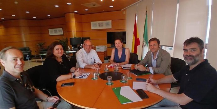 Reunión para abordar la mejora de la conexión entre La Envía Golf y Almería.
