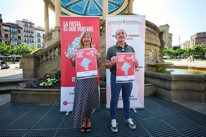 La consejera Amparo López y José Javier Boulandier, en la presentación de la campaña de seguridad vial