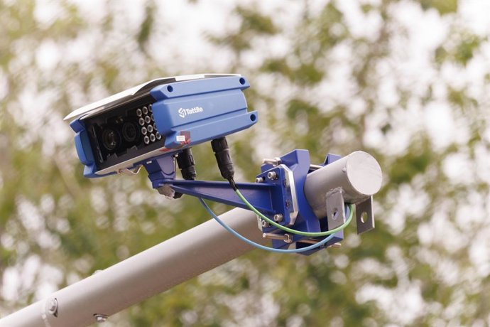 Archivo - Radar de tramo en una calle en Madrid