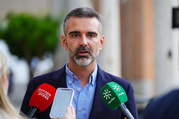 El consejero de Agricultura, Pesca, Agua y Desarrollo Rural, Ramón Fernández-Pacheco. 