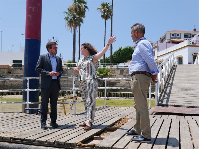 Toscano con la alcaldesa de La Puebla del Río