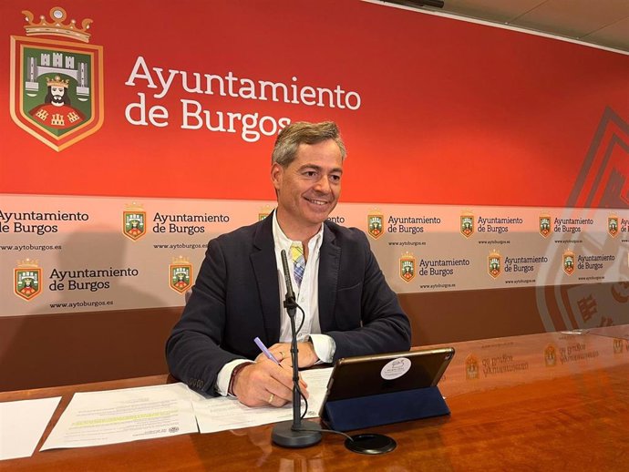 César Barriada durante la rueda de prensa.