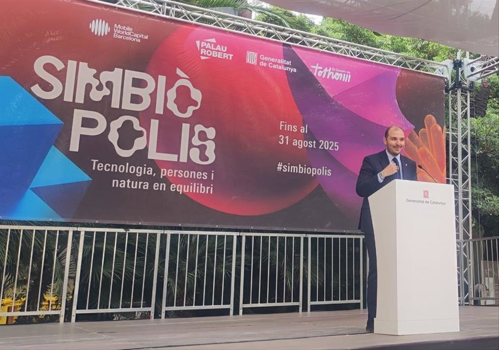 El conseller de Presidencia de la Generalitat, Albert Dalmau, en el acto de inauguración de la exposición 'Simbipolis'