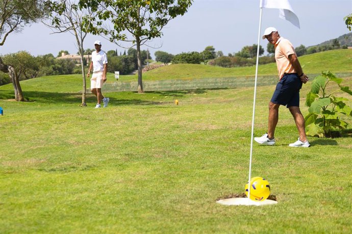 Rafa Nadal y Miguel Ángel Nadal jugando al Footgolf durante 'The Battle of Stars' 2025