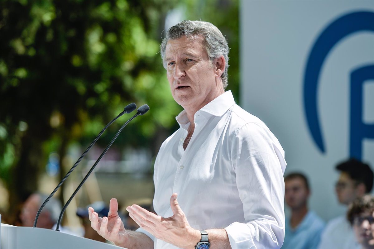 Feijóo dice que Sánchez no está  limpio  y carga contra Vox por dedicarse a  criticar  al PP tras el informe de la UCO