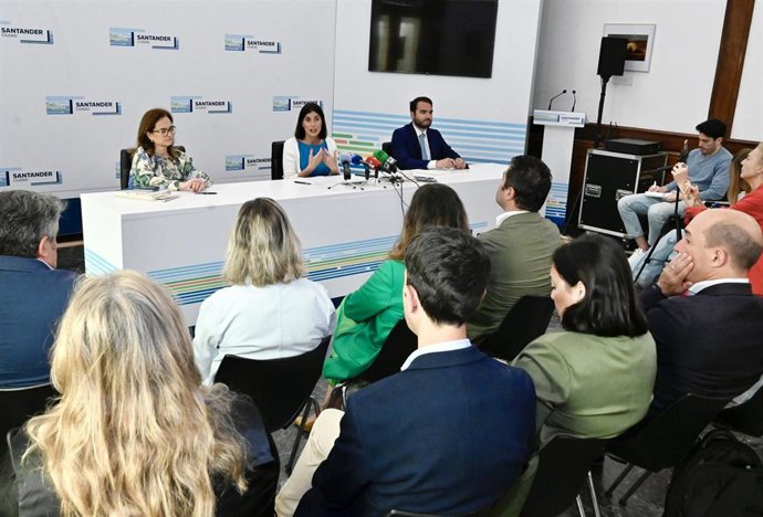 La alcaldesa de Santander, Gema Igual, hace balance de gestión en el ecuador de la legislatura