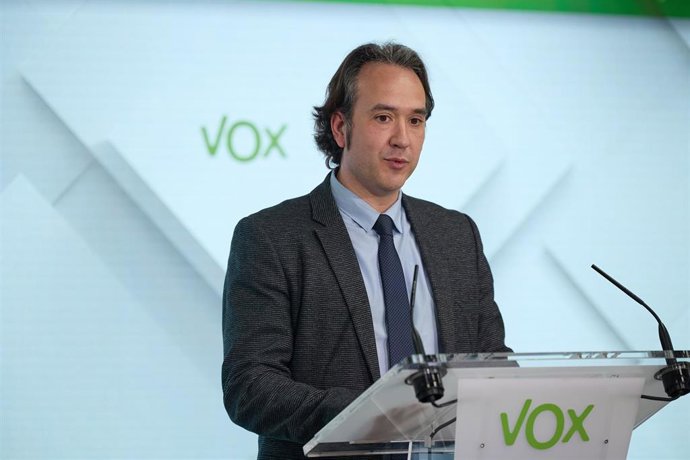 Archivo - El diputado de Vox en Les Corts Jesús Albiol, durante una rueda de prensa, en una imagen de archivo