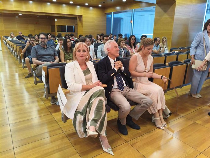 La consejera de Industria, Comercio y Empleo, Leticia García, en la entrega de premios del concurso Consumópolis.