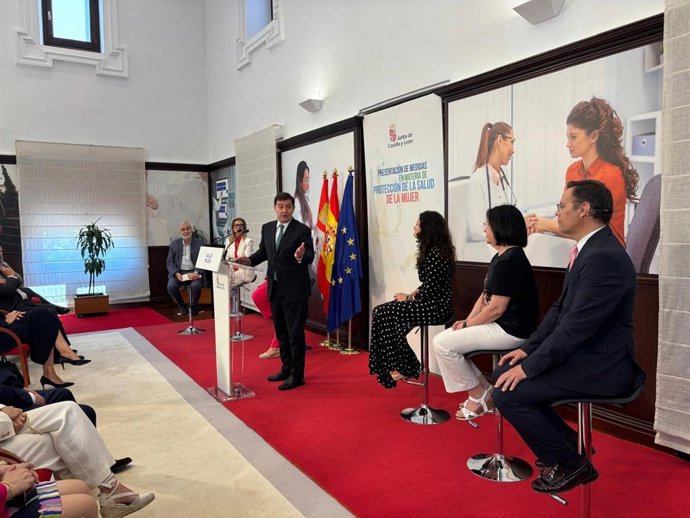Presentación del programa sanitario de atención a la mujer en Castilla y León.