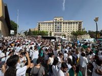 Más de 15.000 médicos, el 50% de la plantilla de Andalucía, secundan la huelga contra el Estatuto Marco