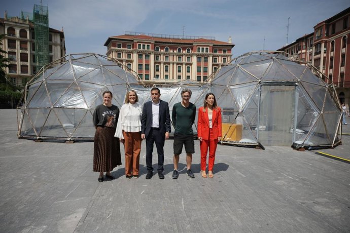 'Pollution Pods' Instalazioaren Aukezpena