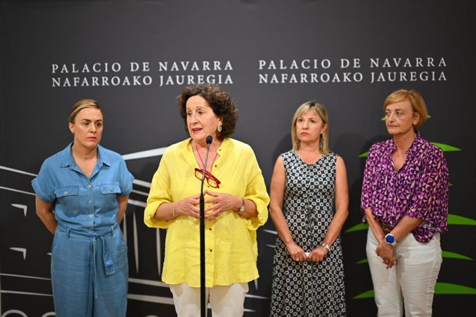 La consejera Carmen Maeztu, la delegada del Gobierno, Alicia Echeverría, la consejera Amparo López y la alcaldesa de Marcilla, Esther Villanueva