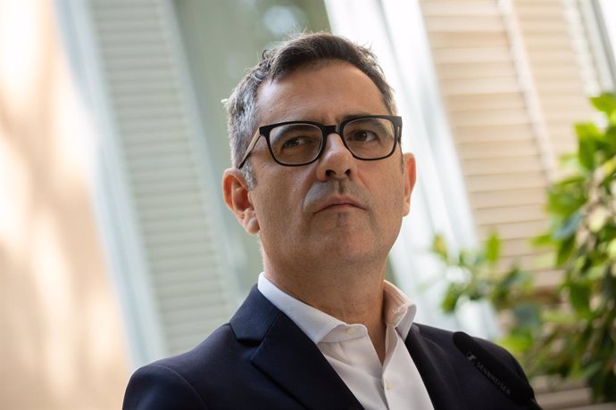 El ministro de la Presidencia, Justicia y Relaciones con las Cortes, Félix Bolaños, preside el acto de presentación de las 'Becas Seré' para la preparación de oposiciones a los altos cuerpos de la Administración de Justicia, en la sede del Ministerio.