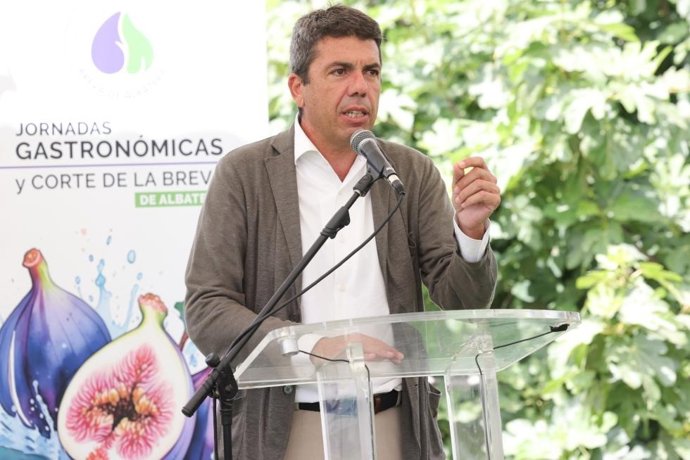 El 'president' de la Generalitat, Carlos Mazón, durante el acto de 'Corte de la breva' en Albatera (Alicante)
