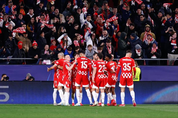 Archivo - Arnaut Danjuma of Girona FC celebrates a goal with teammates during the UEFA Champions League 2024/25 League Phase MD8 match between Girona FC and Arsenal FC at Estadio de Montilivi on January 29, 2025, in Girona, Spain.