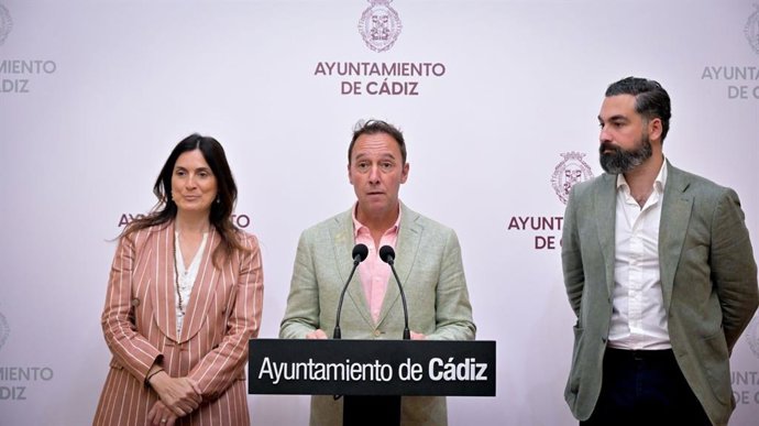 El primer teniente de alcalde en el Ayuntamiento de Cádiz, José Manuel Cossi, en una rueda de prensa.