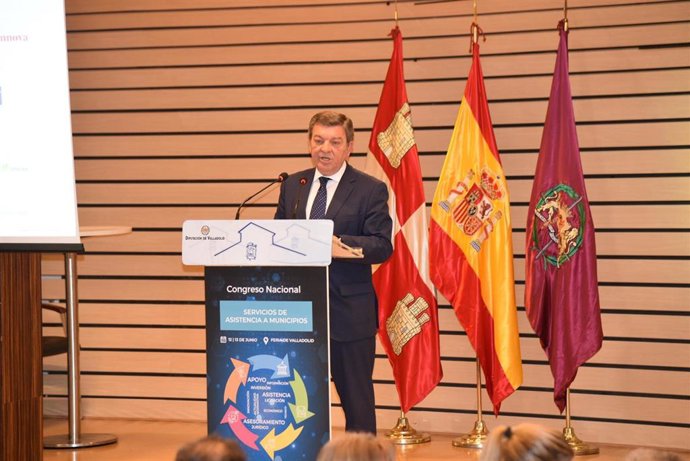 El consejero de la Presidencia, Luis Miguel González Gago, ha participado en la entrega de premios a las ideas de futuro y a las buenas prácticas en el marco del Congreso Nacional de los Servicios de Asistencia a Municipios