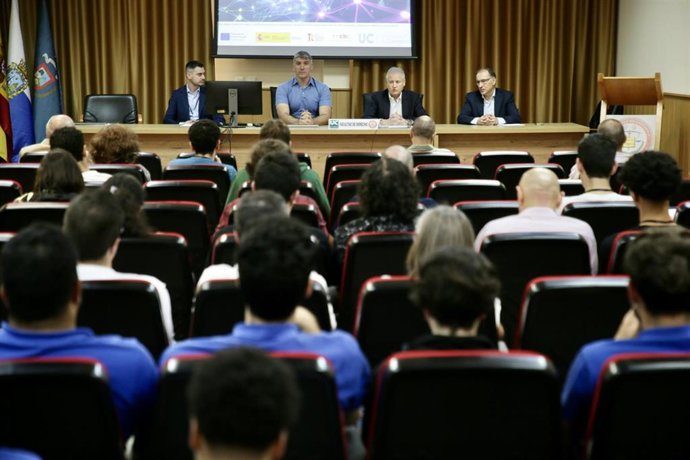 El consejero de Industria, Eduardo Arasti, en la inauguración del I Congreso de Ciberseguridad UC-INCIBE 'UCIBER 2025'