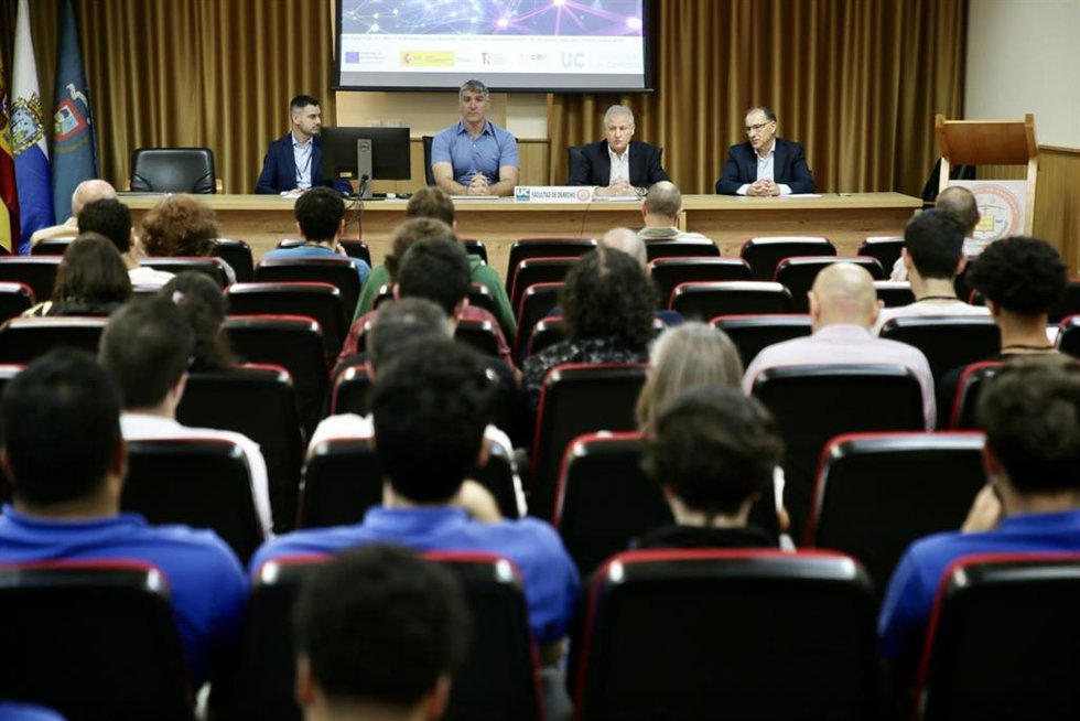 El consejero de Industria, Eduardo Arasti, en la inauguración del I Congreso de Ciberseguridad UC-INCIBE 'UCIBER 2025'