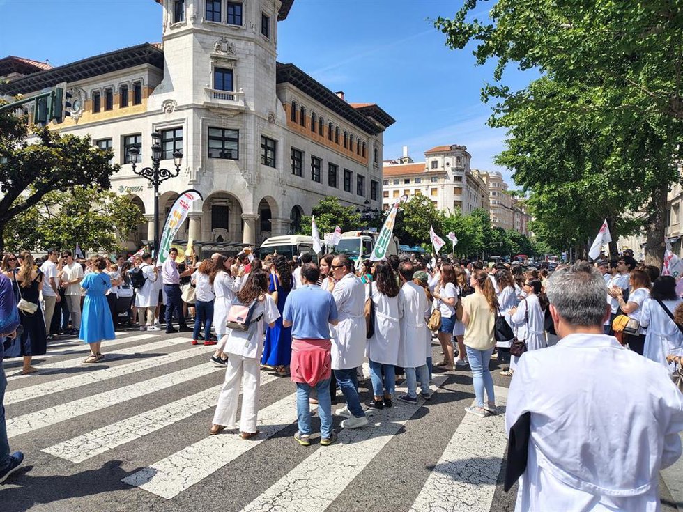 Concentración de médicos hoy en Santander