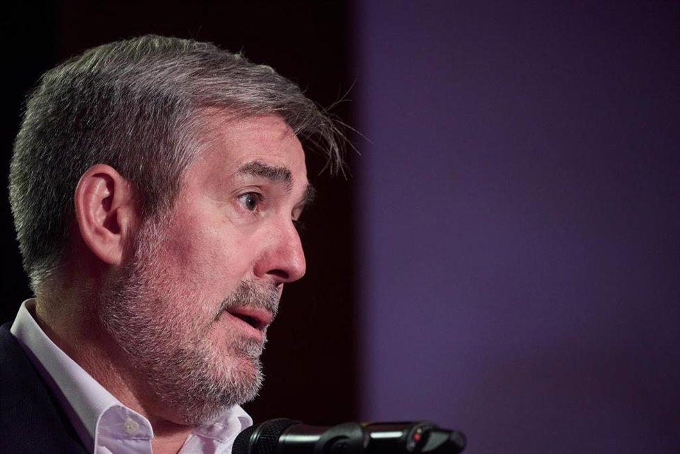 El presidente de Canarias, Fernando Clavijo, inaugura la jornada 'Niños y niñas que migran solos: una responsabilidad compartida', organizada por el Gobierno canario, en la Casa Encendida, a 5 de junio de 2025, en Madrid (España). Durante el acto, parti