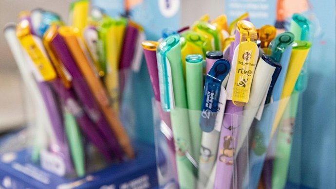 Archivo - Bolígrafos solidarios de RTVE