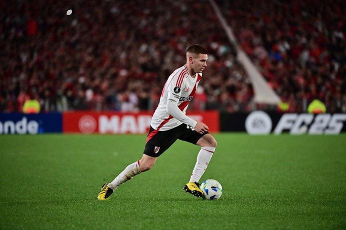 O jogador argentino Franco Mastantuono, em uma partida contra o River Plate.