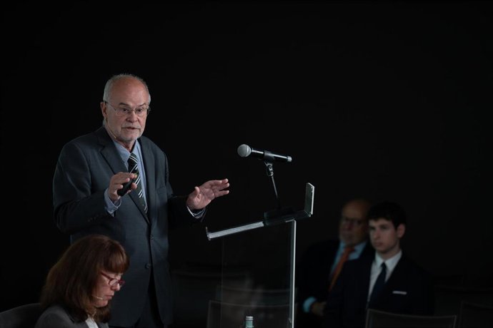 Archivo - El catedrático emérito de Economía de la Universitat de Barcelona y ex conseller d'Economia i Finances de la Generalitat de Catalunya, Antoni Castells, en una imagen de archivo.