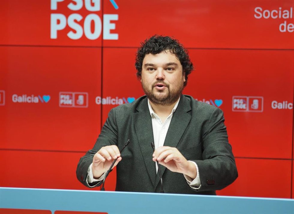 El portavoz de la ejecutiva del PSdeG, Julio Torrado, en rueda de prensa