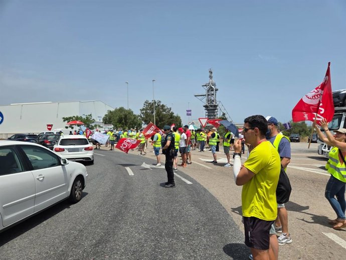 Concentración de trabajadores de Fertiberia de Sagunt