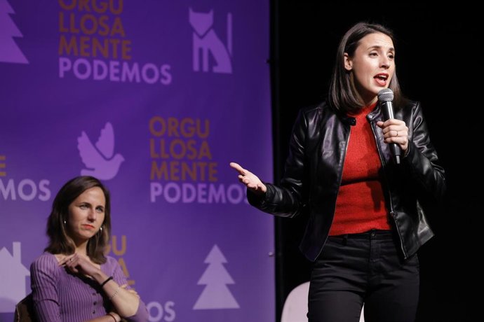Archivo - La eurodiputada de Podemos, Irene Montero, interviene en un acto de Podemos, en el espacio social y cultural Nau Bostik, a 9 de abril de 2025, en Barcelona, Cataluña (España). 