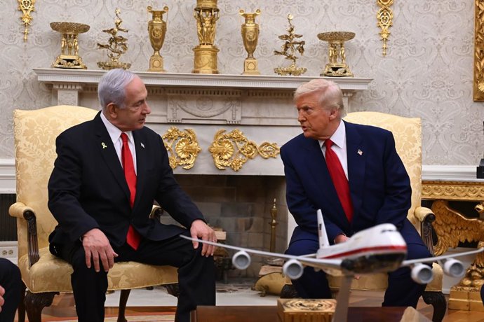 Archivo - HANDOUT - 07 de abril de 2025, EUA, Washington: O primeiro-ministro israelense Benjamin Netanyahu (esq.) se reúne com o presidente dos EUA, Donald Trump, no Salão Oval da Casa Branca. Foto: Avi Ohayon/GPO/dpa - ATENÇÃO: uso editorial apenas e so