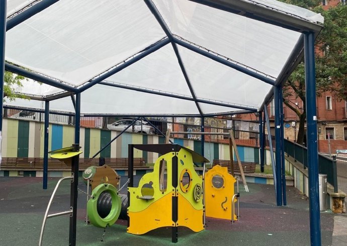 Bilboko Udalak Uzturre plazako haur jolasen estalkia hobetu du Matikon