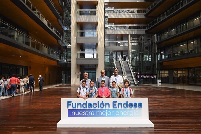 El proyecto "Crea tu futuro: aprendiendo a ser sostenible", desarrollado por alumnos del Colegio Salesianos Santísima Trinidad de Sevilla, reconocido en los IX Premios Ecoinnovación