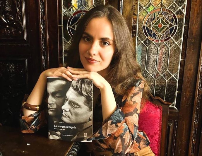 La historiadora del arte Irene del Canto Mínguez, autora del libro 'Imágenes fuera de sí. La imagen reflejada. El arte a través del espejo'.