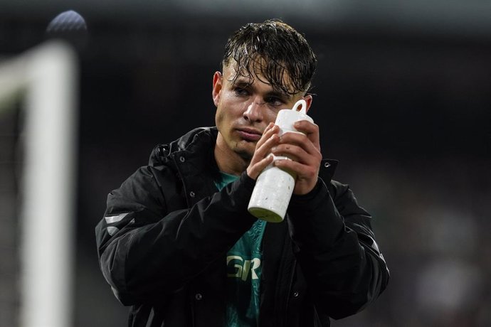 Archivo - Angel Ortiz of Real Betis gestures during the Spanish league, LaLiga EA Sports, football match played between Real Betis and Real Sociedad at Benito Villamarin stadium on February 16, 2025, in Sevilla, Spain.