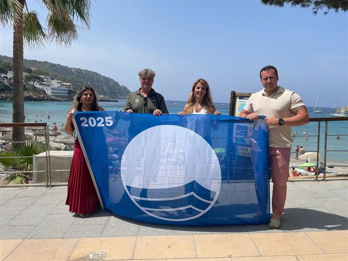 El Ayuntamiento de Andratx recupera la Bandera Azul en la Playa de Sant Elm después de tres años