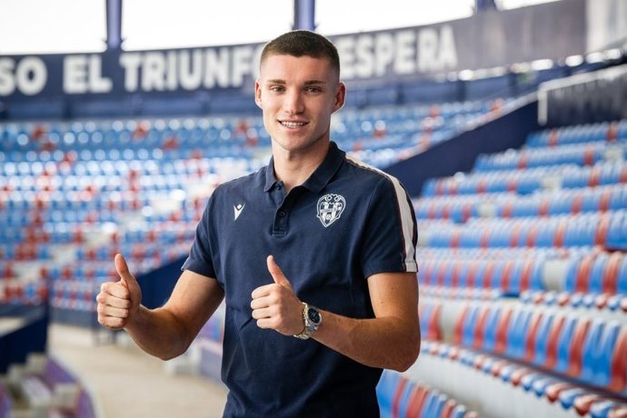 Álex Primo renueva hasta 2028 con el Levante UD.